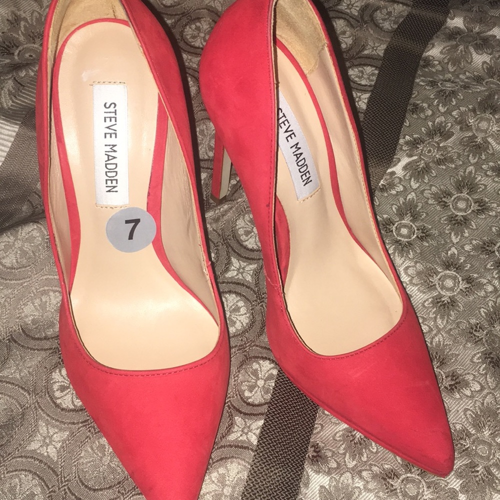Red pumps